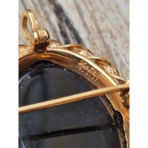 Vintage Van Dell 12K Yellow GF Sardonyx Cameo Brooch or Pendant - Picture 7 of 7